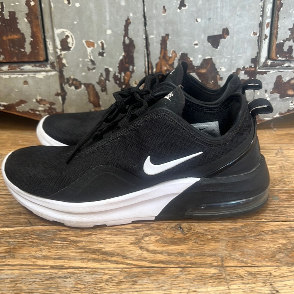 Nine air motion sneakers black & white